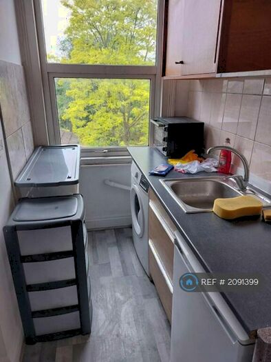 Studio To Rent In High Road, London, N22