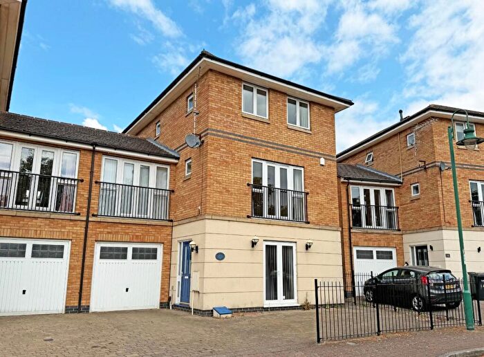 5 Bedroom Link Detached House For Sale In Stanton Square, Hampton Hargate, Peterborough, PE7