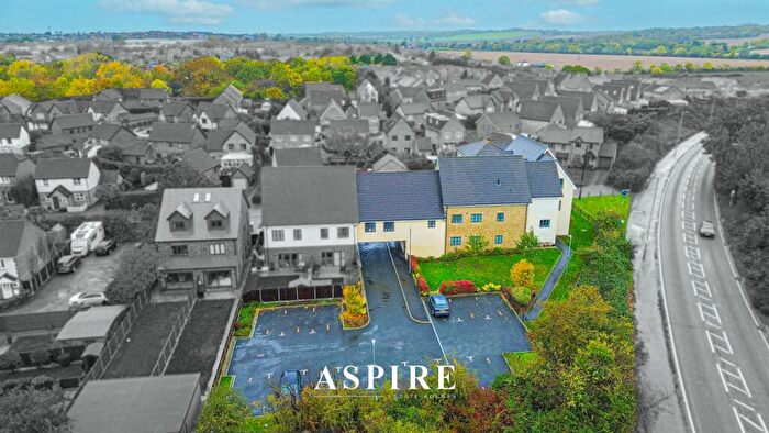 2 Bedroom Flat For Sale In Pound Lane Central, Laindon, Basildon, SS15