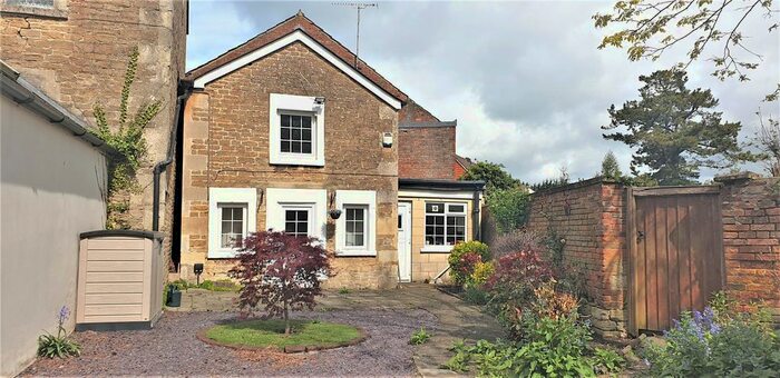 1 Bedroom Detached House To Rent In Market Place, Melksham, SN12