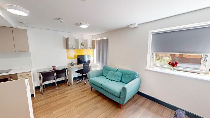 Studio To Rent In Chapel Street, Luton, Bedfordshire, LU1