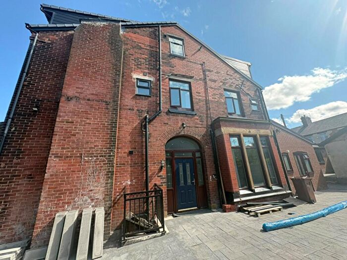 9 Bedroom Semi Detached House To Rent In Belgrave Road, Oldham, Lancashire, OL8