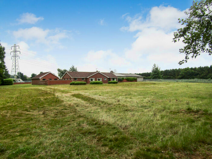 3 Bedroom Bungalow For Sale In Bridge Farm, Butterwick Road, Messingham, Scunthorpe, Lincolnshire, DN17