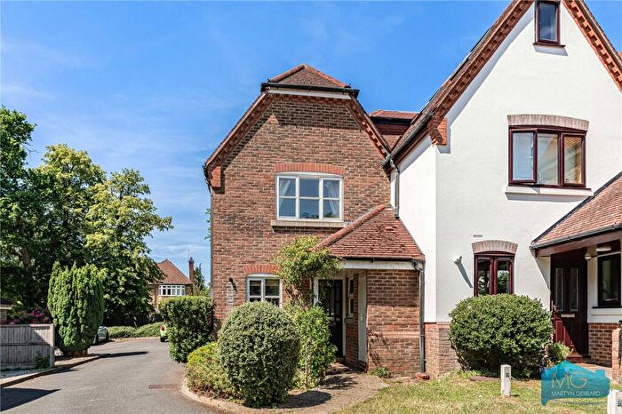 2 Bedroom Terraced House For Sale In Greenfield Drive, East Finchley, N2