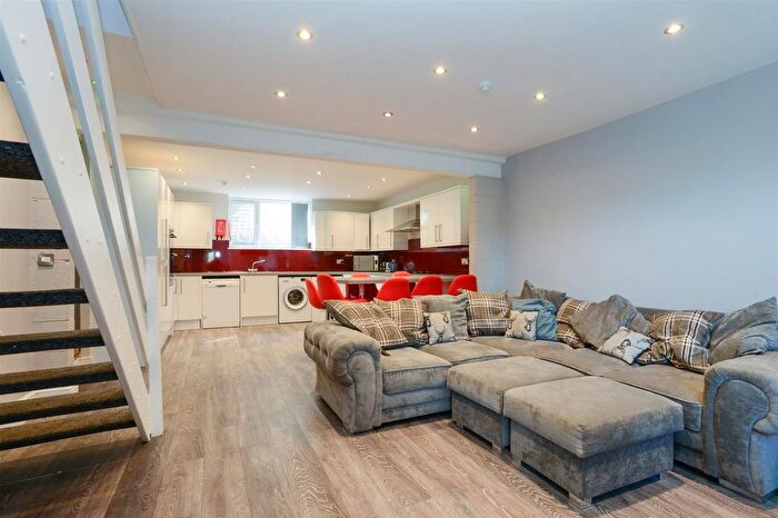 6 Bedroom Terraced House To Rent In Wellington Square, Nottingham, Nottinghamshire, NG7