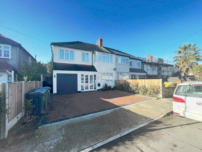 4 Bedroom Semi-Detached House To Rent In Barnsbury Close, New Malden, KT3