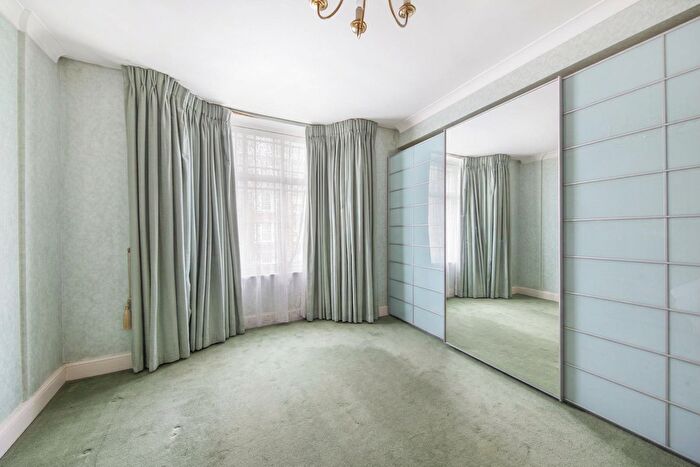 2 Bedroom Flat For Sale In Arthur Court, Queensway, W2
