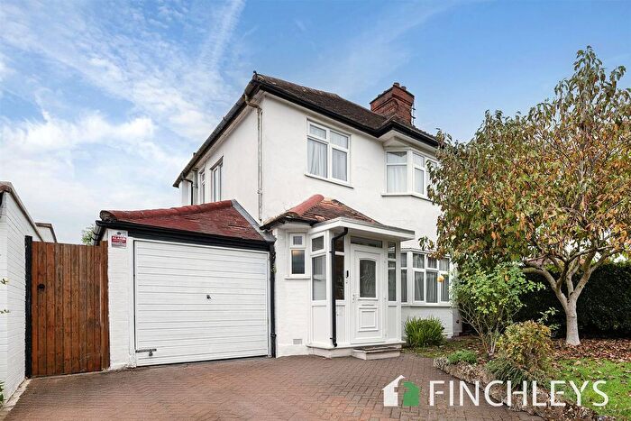 3 Bedroom Semi-Detached House For Sale In Waverley Grove, Finchley, N3