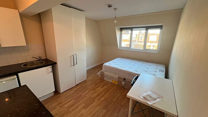Terraced House To Rent In Sinclair Road, London, W14