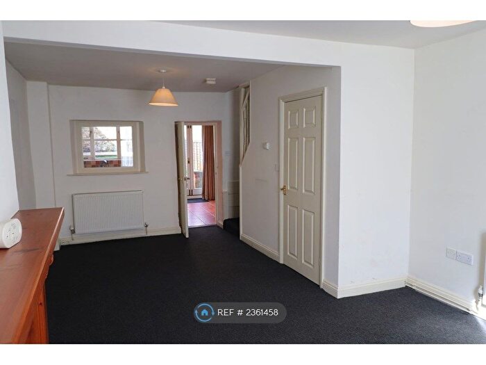 2 Bedroom End Of Terrace House To Rent In High Street, Northampton, NN2