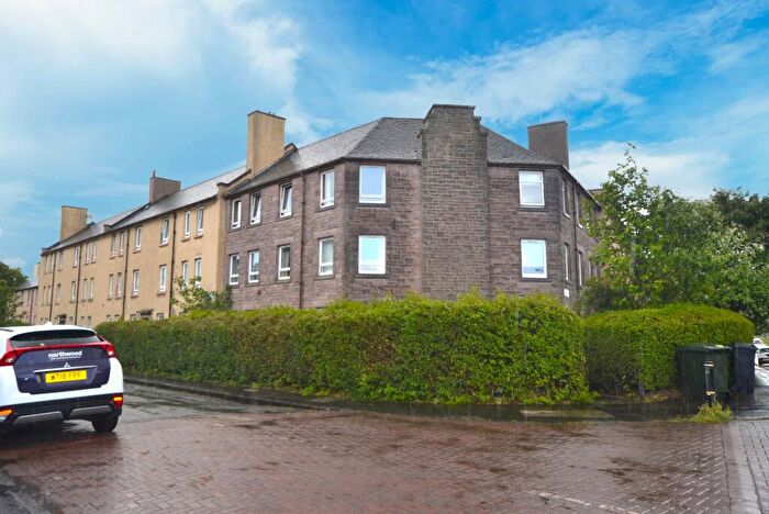 2 Bedroom Flat To Rent In Pennywell Road, Edinburgh, EH4