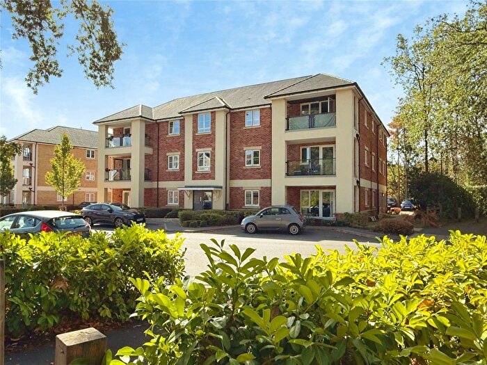 1 Bedroom Flat For Sale In Hurst Avenue, Blackwater, Camberley, Hampshire, GU17