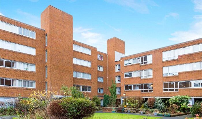 2 Bedroom Flat To Rent In Homefield Park, Sutton, SM1