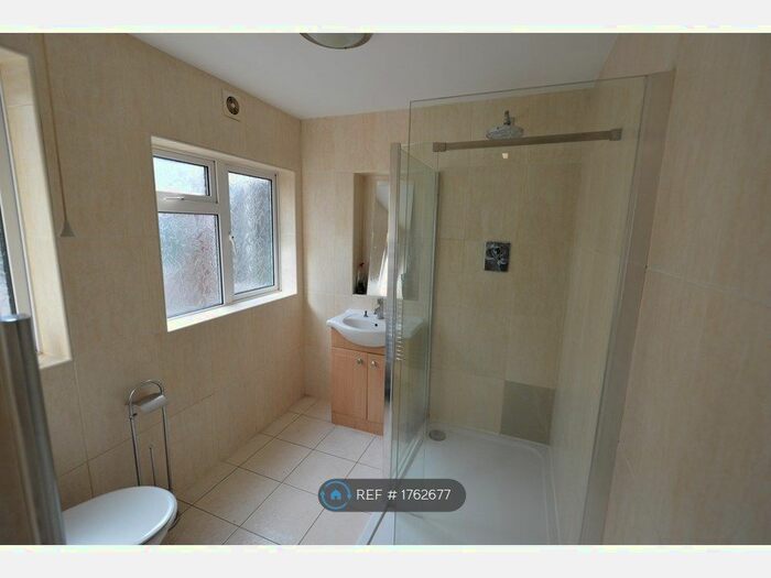 1 Bedroom Flat To Rent In Queens Road, Watford, WD17