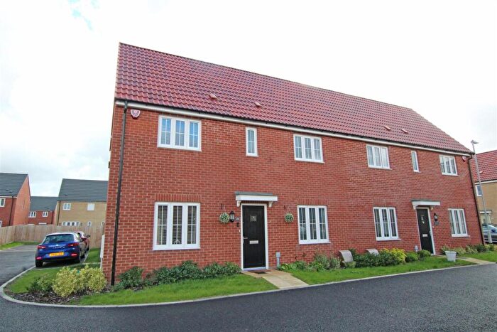 3 Bedroom Semi-Detached House For Sale In Walken Way, Crowland, PE6