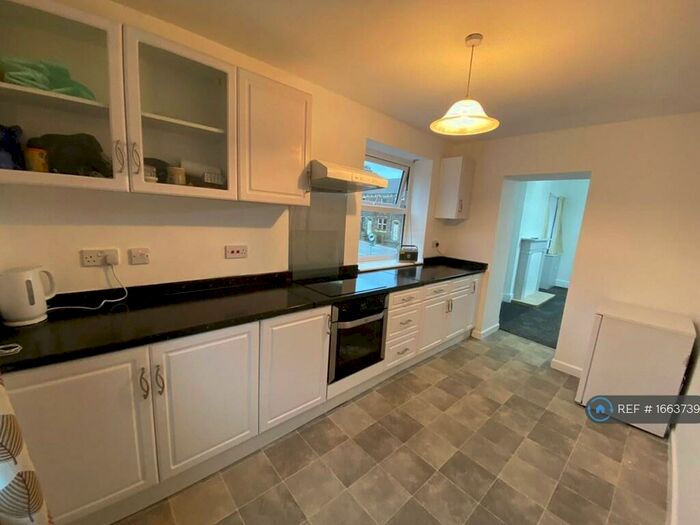 2 Bedroom Flat To Rent In New Mills, High Peak, SK22
