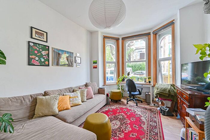 1 Bedroom Flat To Rent In Oakhurst Grove, East Dulwich, London, SE22