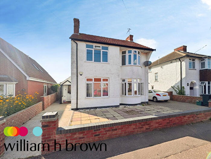 2 Bedroom Flat To Rent In Woodberry Way, Walton On The Naze, CO14