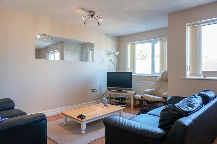 2 Bedroom Apartment To Rent In Headingley Avenue, Leeds, West Yorkshire, LS6