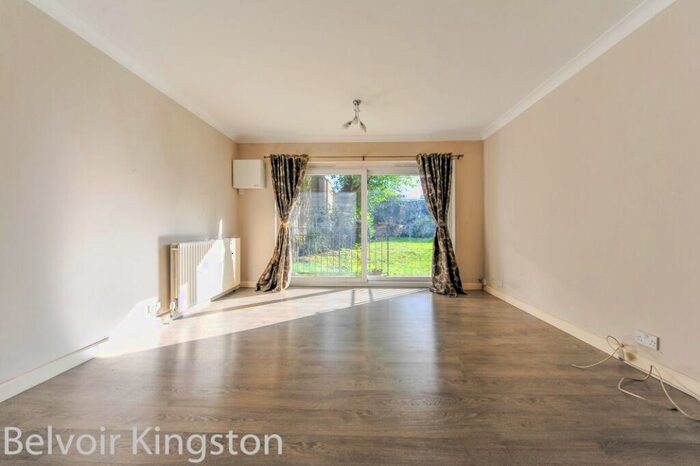 2 Bedroom Flat To Rent In Queens Road, Kingston, KT2
