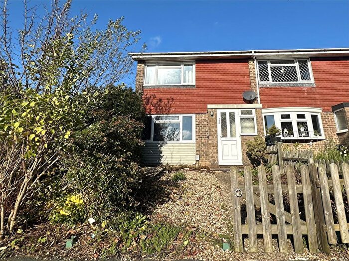 2 Bedroom End Of Terrace House To Rent In Barrie Road, Farnham, Surrey, GU9