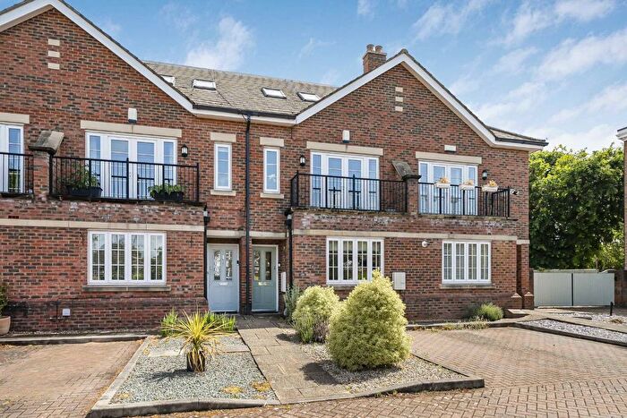 4 Bedroom Terraced House For Sale In Green Street, Sunbury-On-Thames, TW16
