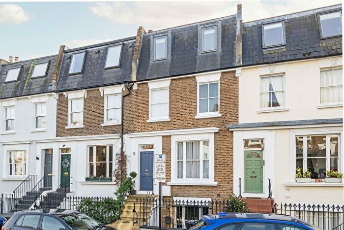 2 Bedroom Flat To Rent In Moore Park Road, Fulham, SW6