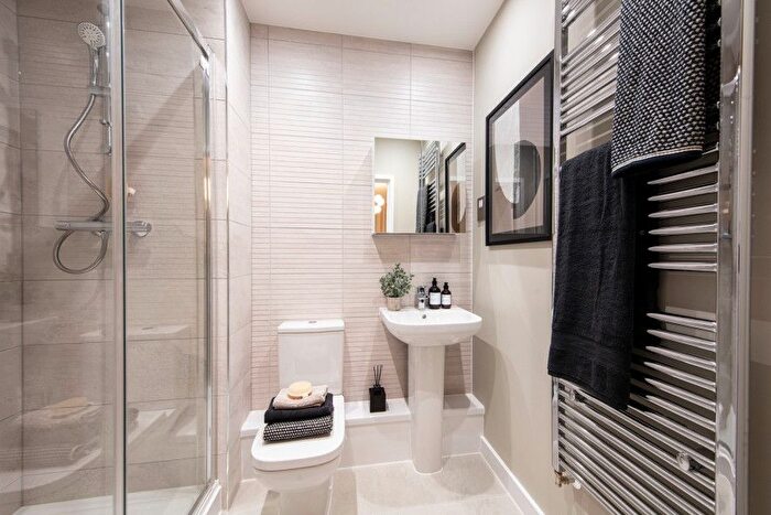 2 Bedroom Flat For Sale In High Road, Goodmayes, Ilford, IG3