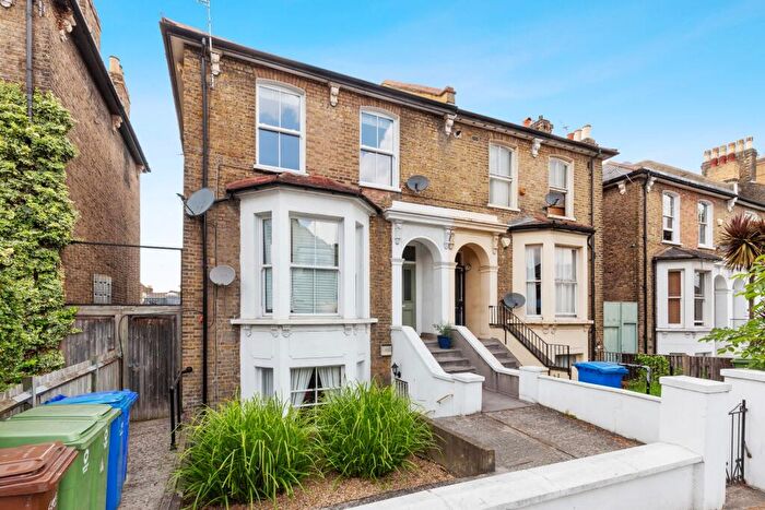 2 Bedroom Flat To Rent In Barry Road, SE22