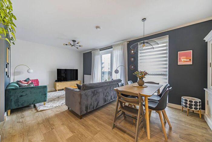 2 Bedroom Flat To Rent In Apple Yard, Anerley, London, SE20