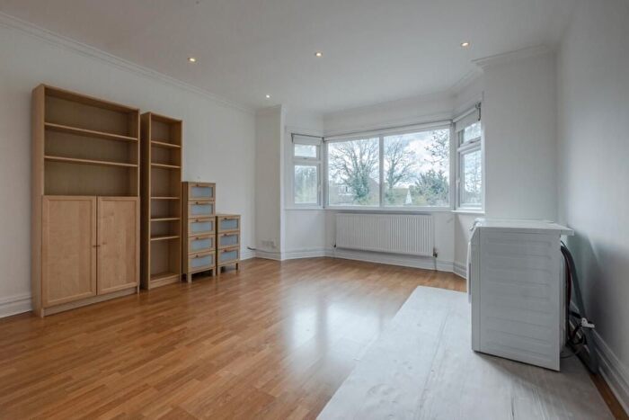 2 Bedroom Flat To Rent In Finchley Road, London, NW11