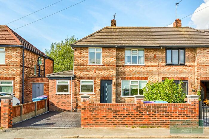 3 Bedroom Semi-Detached House For Sale In Faringdon Close, Liverpool, L25