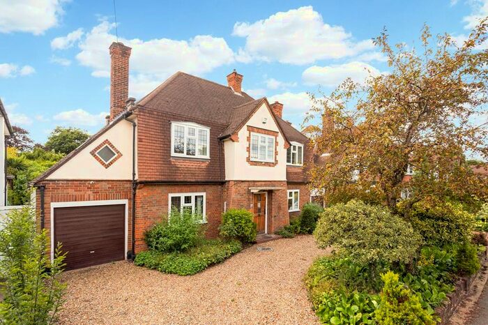 4 Bedroom Detached House To Rent In Claygate Lane, Esher, KT10