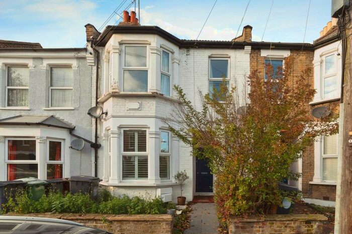 2 Bedroom Apartment To Rent In Murchison Road, Leyton, E10