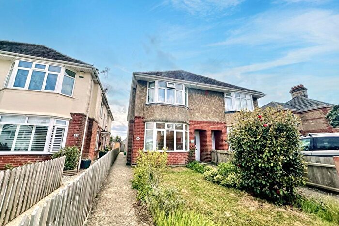 2 Bedroom Flat For Sale In Parkstone, BH12