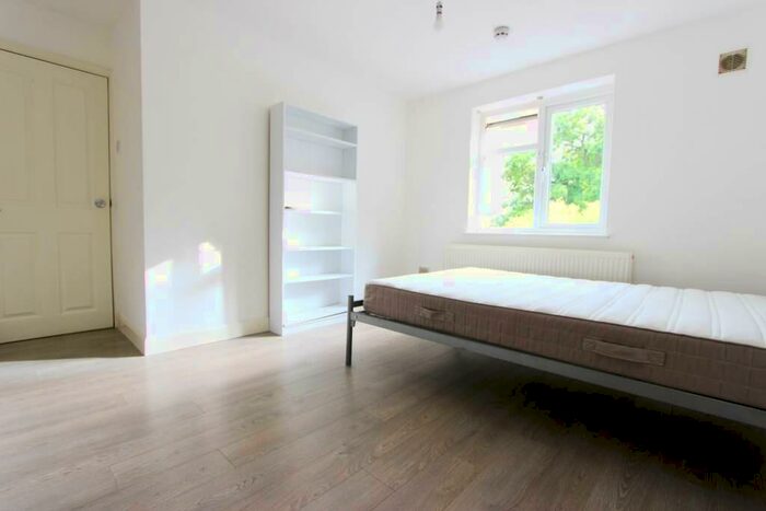 1 Bedroom Apartment To Rent In Goldings Crescent, Hatfield, AL10