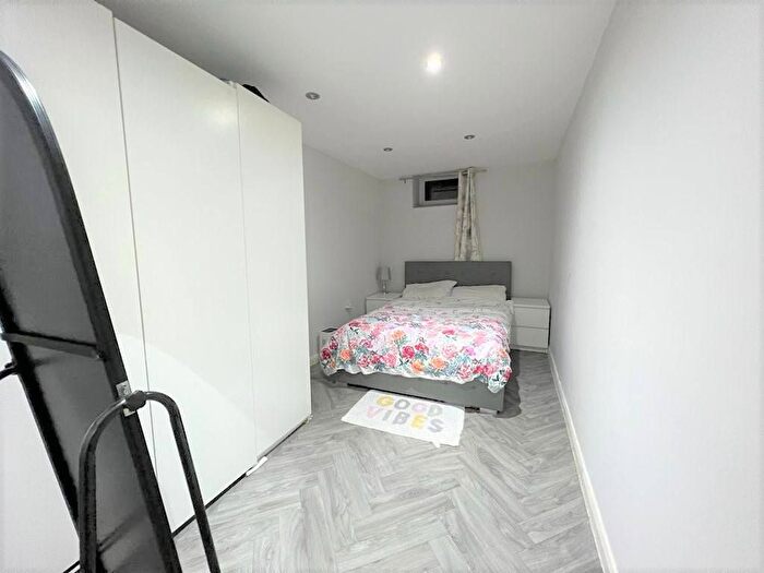 2 Bedroom Flat To Rent In Exeter Gardens, Cranbrook, Ilford, IG1