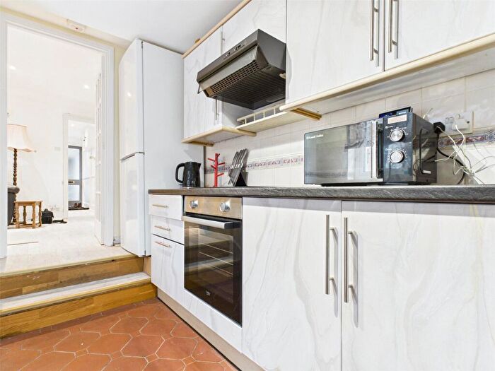 1 Bedroom Apartment To Rent In Roundhill Crescent, Brighton, East Sussex, BN2