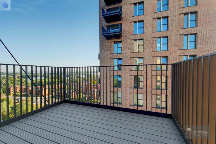 3 Bedroom Flat To Rent In Hale Whalf, London, N17