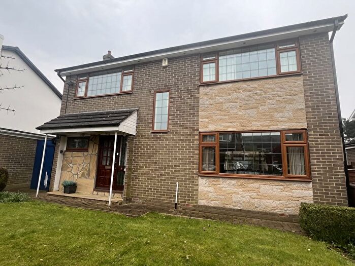 4 Bedroom Detached House For Sale In Westleigh Way, Shipley, BD17