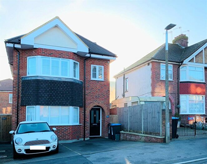 2 Bedroom Maisonette To Rent In West Valley Road, Hemel Hempstead, HP3
