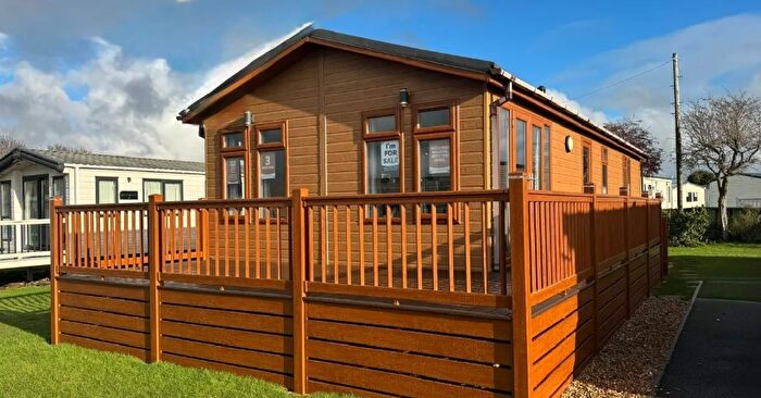 3 Bedroom Park Home For Sale In Hook Lane, Warsash, Southampton, SO31