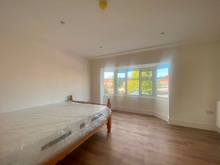 1 Bedroom Flat To Rent In Walton Avenue, Cheam, Sutton, SM3