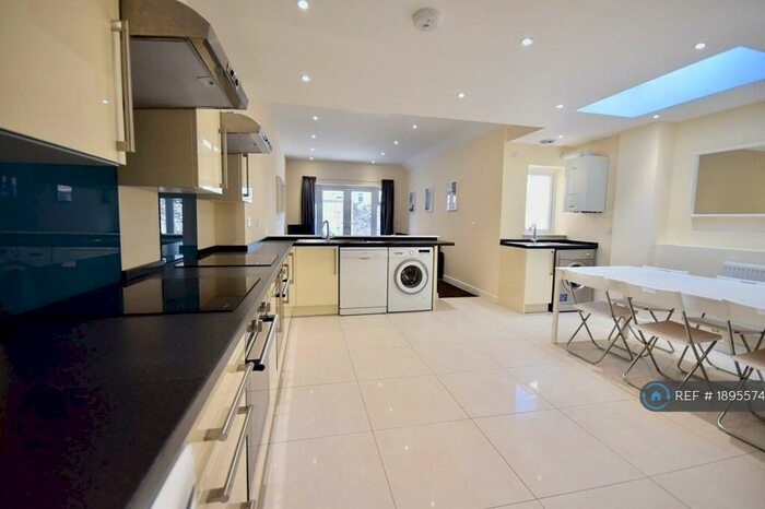 8 Bedroom Terraced House To Rent In Minny Street, Cardiff, CF24