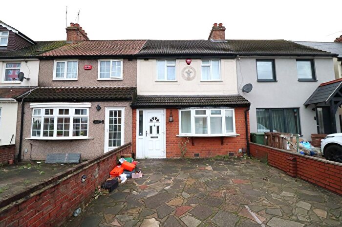 3 Bedroom Terraced House To Rent In Straight Road, Romford, RM3