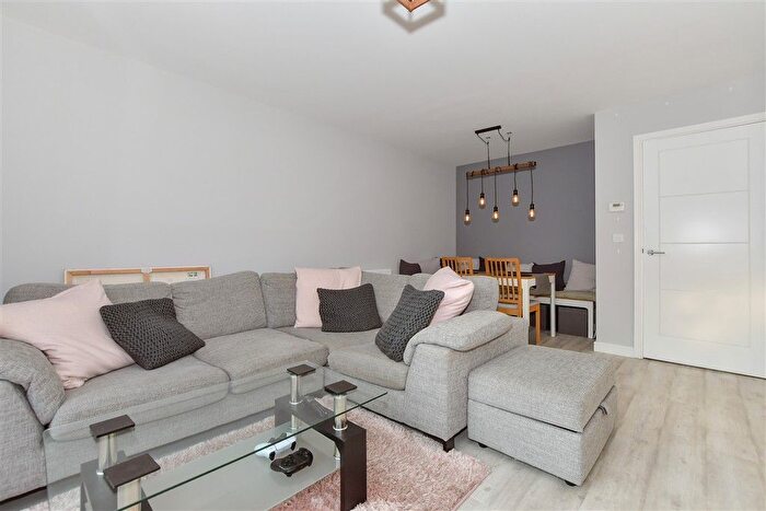 3 Bedroom Terraced House For Sale In Chapman Close, Snodland, Kent, ME6