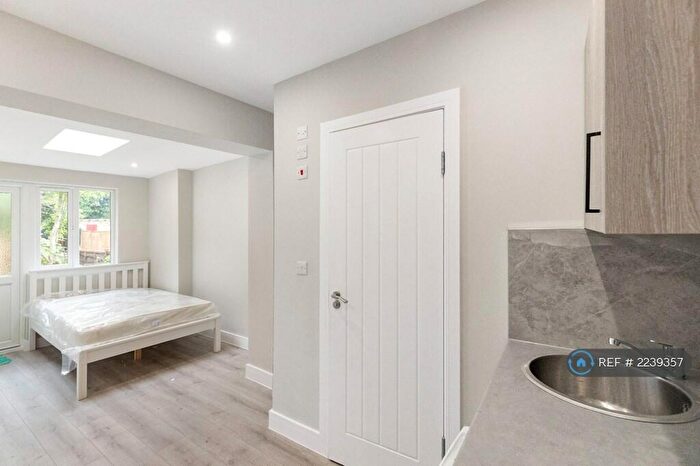 Studio To Rent In St. James Avenue, Sutton, SM1