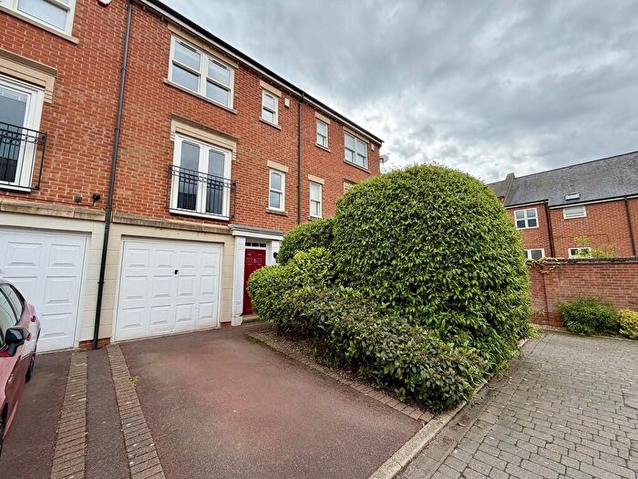 3 Bedroom Town House To Rent In St Nicholas Place, Derby, DE1