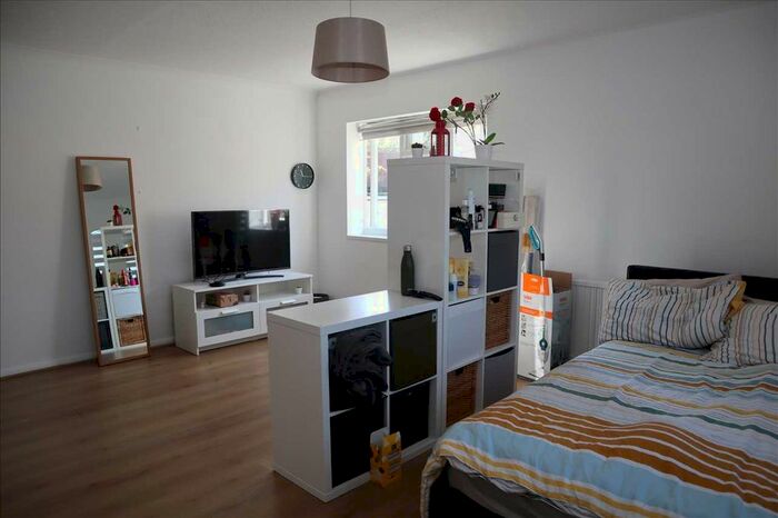Studio To Rent In Reddown Road, Coulsdon, CR5