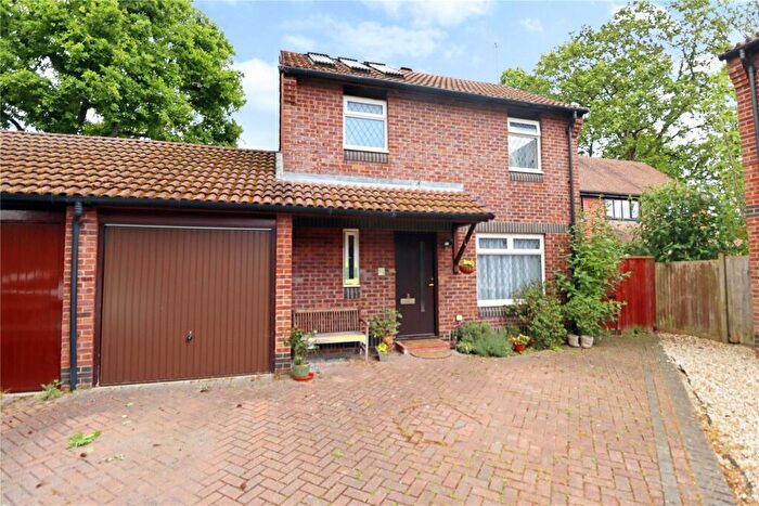 3 Bedroom Link Detached House For Sale In Trenance, Woking, Surrey, GU21